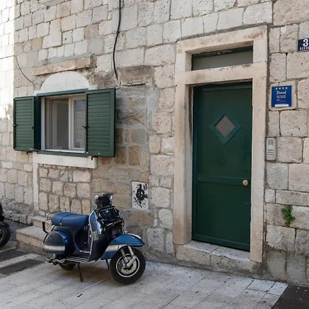 Rokos Superior Downtown - Comfortable With Private Bathrooms - Perfect Location For Exploring Diocletian's Palace And The Gastronomy Of Within Walking Distance Split