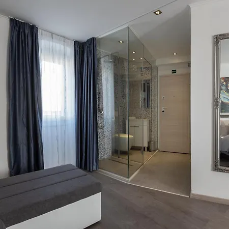 Rokos Superior Downtown - Comfortable With Private Bathrooms - Perfect Location For Exploring Diocletian's Palace And The Gastronomy Of Within Walking Distance Split