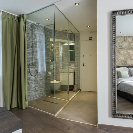 Rokos Superior Downtown - Comfortable With Private Bathrooms - Perfect Location For Exploring Diocletian's Palace And The Gastronomy Of Within Walking Distance Split
