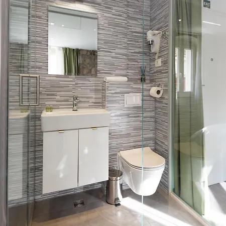 Rokos Superior Downtown - Comfortable With Private Bathrooms - Perfect Location For Exploring Diocletian's Palace And The Gastronomy Of Within Walking Distance Split