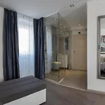Rokos Superior Downtown - Comfortable With Private Bathrooms - Perfect Location For Exploring Diocletian's Palace And The Gastronomy Of Within Walking Distance Split