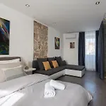 Rokos Superior Downtown - Comfortable With Private Bathrooms - Perfect Location For Exploring Diocletian's Palace And The Gastronomy Of Within Walking Distance Guest house 3*