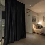 Rokos Superior Downtown - Comfortable With Private Bathrooms - Perfect Location For Exploring Diocletian's Palace And The Gastronomy Of Within Walking Distance Guest house