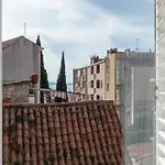 Rokos Superior Downtown - Comfortable With Private Bathrooms - Perfect Location For Exploring Diocletian's Palace And The Gastronomy Of Within Walking Distance Guest house 3*