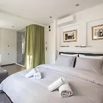 Rokos Superior Downtown - Comfortable With Private Bathrooms - Perfect Location For Exploring Diocletian's Palace And The Gastronomy Of Within Walking Distance Guest house 3*
