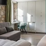 Rokos Superior Downtown - Comfortable With Private Bathrooms - Perfect Location For Exploring Diocletian's Palace And The Gastronomy Of Within Walking Distance Guest house
