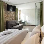 Rokos Superior Downtown - Comfortable With Private Bathrooms - Perfect Location For Exploring Diocletian's Palace And The Gastronomy Of Within Walking Distance Split