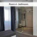 Rokos Superior Downtown - Comfortable With Private Bathrooms - Perfect Location For Exploring Diocletian's Palace And The Gastronomy Of Within Walking Distance Guest house