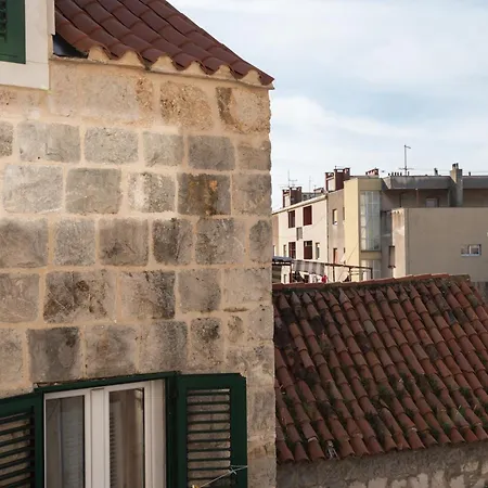 Rokos Superior Downtown - Comfortable With Private Bathrooms - Perfect Location For Exploring Diocletian's Palace And The Gastronomy Of Within Walking Distance *