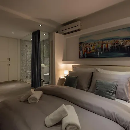 Rokos Superior Downtown - Comfortable With Private Bathrooms - Perfect Location For Exploring Diocletian's Palace And The Gastronomy Of Within Walking Distance Vendégház