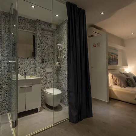 Guest house Rokos Superior Downtown - Comfortable With Private Bathrooms - Perfect Location For Exploring Diocletian's Palace And The Gastronomy Of Within Walking Distance Split