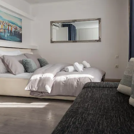 Guest house Rokos Superior Downtown - Comfortable With Private Bathrooms - Perfect Location For Exploring Diocletian's Palace And The Gastronomy Of Within Walking Distance 3*