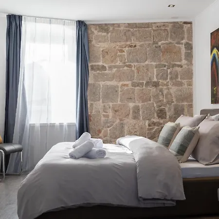 Rokos Superior Downtown - Comfortable With Private Bathrooms - Perfect Location For Exploring Diocletian's Palace And The Gastronomy Of Within Walking Distance