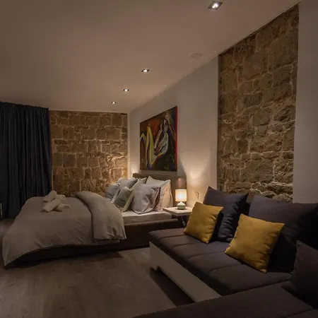 Vendégház Rokos Superior Downtown - Comfortable With Private Bathrooms - Perfect Location For Exploring Diocletian's Palace And The Gastronomy Of Within Walking Distance 3*