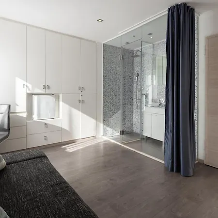 Rokos Superior Downtown - Comfortable With Private Bathrooms - Perfect Location For Exploring Diocletian's Palace And The Gastronomy Of Within Walking Distance Vendégház 3*