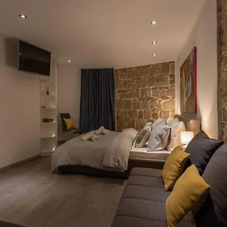 Rokos Superior Downtown - Comfortable With Private Bathrooms - Perfect Location For Exploring Diocletian's Palace And The Gastronomy Of Within Walking Distance * Split