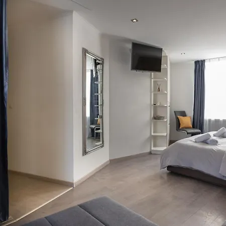 Vendégház Rokos Superior Downtown - Comfortable With Private Bathrooms - Perfect Location For Exploring Diocletian's Palace And The Gastronomy Of Within Walking Distance Split