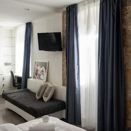 Rokos Superior Downtown - Comfortable With Private Bathrooms - Perfect Location For Exploring Diocletian's Palace And The Gastronomy Of Within Walking Distance 3* Split