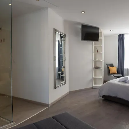 Rokos Superior Downtown - Comfortable With Private Bathrooms - Perfect Location For Exploring Diocletian's Palace And The Gastronomy Of Within Walking Distance Vendégház Split