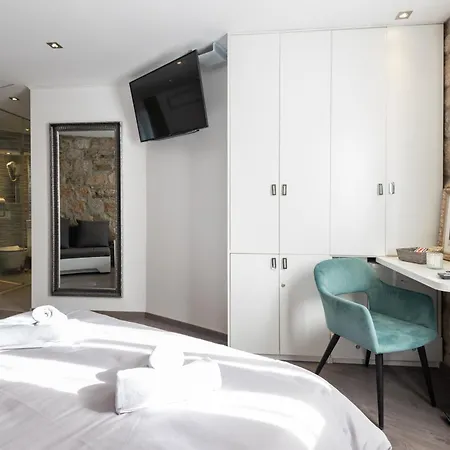 Guest house Rokos Superior Downtown - Comfortable With Private Bathrooms - Perfect Location For Exploring Diocletian's Palace And The Gastronomy Of Within Walking Distance