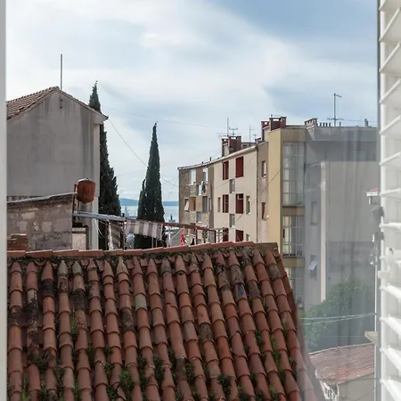 Rokos Superior Downtown - Comfortable With Private Bathrooms - Perfect Location For Exploring Diocletian's Palace And The Gastronomy Of Within Walking Distance Vendégház 3*