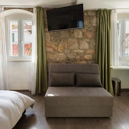 Vendégház Rokos Superior Downtown - Comfortable With Private Bathrooms - Perfect Location For Exploring Diocletian's Palace And The Gastronomy Of Within Walking Distance Split