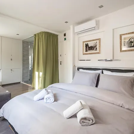 Rokos Superior Downtown - Comfortable With Private Bathrooms - Perfect Location For Exploring Diocletian's Palace And The Gastronomy Of Within Walking Distance Vendégház 3*