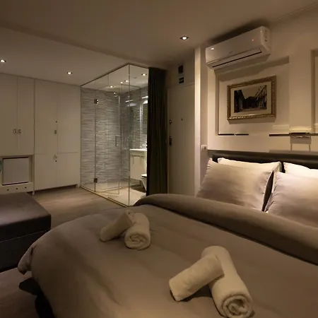 Rokos Superior Downtown - Comfortable With Private Bathrooms - Perfect Location For Exploring Diocletian's Palace And The Gastronomy Of Within Walking Distance Split
