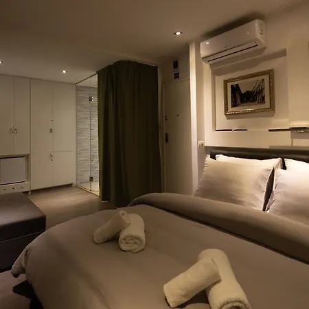 Rokos Superior Downtown - Comfortable With Private Bathrooms - Perfect Location For Exploring Diocletian's Palace And The Gastronomy Of Within Walking Distance