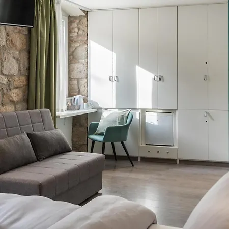 Rokos Superior Downtown - Comfortable With Private Bathrooms - Perfect Location For Exploring Diocletian's Palace And The Gastronomy Of Within Walking Distance Vendégház
