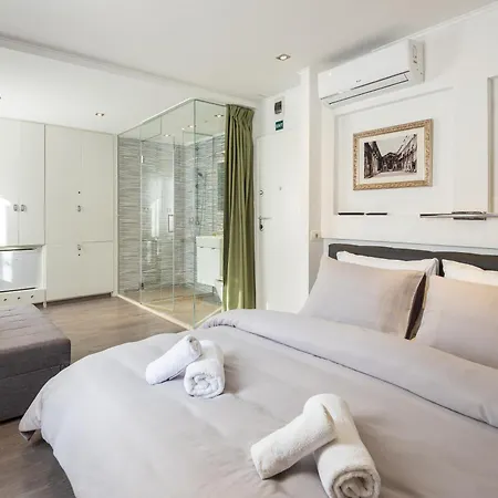 Rokos Superior Downtown - Comfortable With Private Bathrooms - Perfect Location For Exploring Diocletian's Palace And The Gastronomy Of Within Walking Distance Split