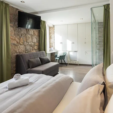 Rokos Superior Downtown - Comfortable With Private Bathrooms - Perfect Location For Exploring Diocletian's Palace And The Gastronomy Of Within Walking Distance Split