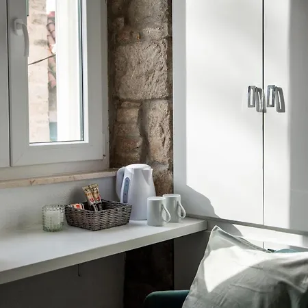Rokos Superior Downtown - Comfortable With Private Bathrooms - Perfect Location For Exploring Diocletian's Palace And The Gastronomy Of Within Walking Distance Vendégház 3*