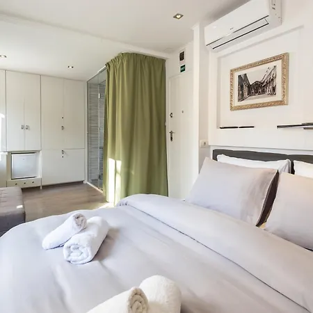 Rokos Superior Downtown - Comfortable With Private Bathrooms - Perfect Location For Exploring Diocletian's Palace And The Gastronomy Of Within Walking Distance 3* Split
