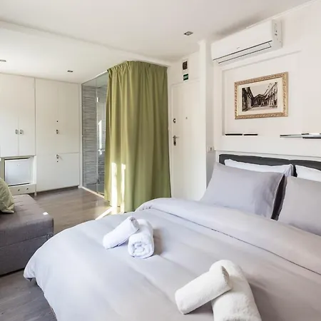 Rokos Superior Downtown - Comfortable With Private Bathrooms - Perfect Location For Exploring Diocletian's Palace And The Gastronomy Of Within Walking Distance Vendégház 3*