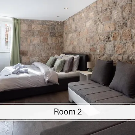 Rokos Superior Downtown - Comfortable With Private Bathrooms - Perfect Location For Exploring Diocletian's Palace And The Gastronomy Of Within Walking Distance Split