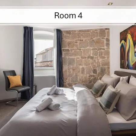 Vendégház Rokos Superior Downtown - Comfortable With Private Bathrooms - Perfect Location For Exploring Diocletian's Palace And The Gastronomy Of Within Walking Distance